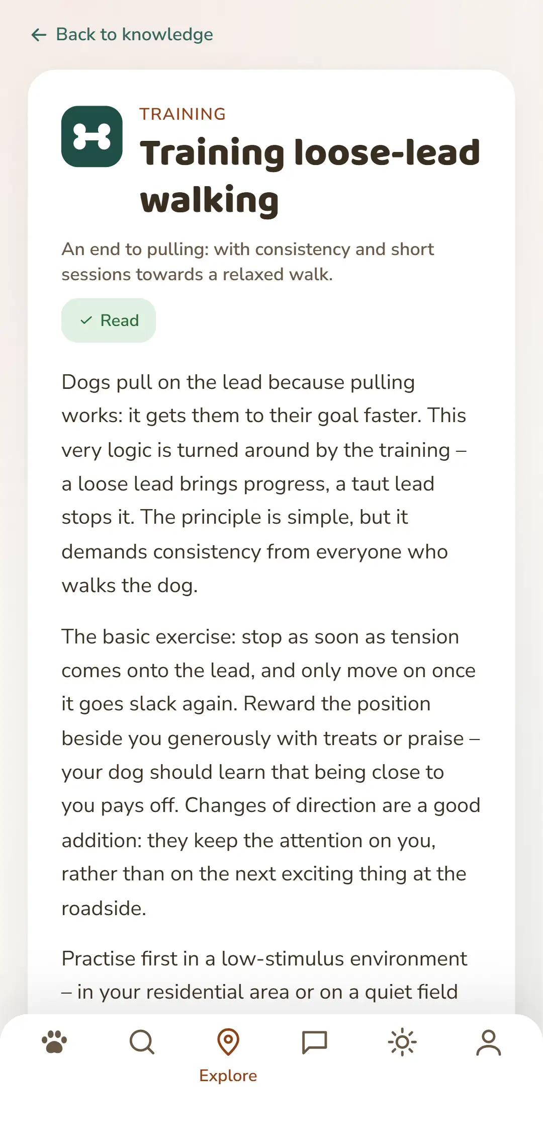 Screenshot of the DOGSY app: an open knowledge article. At the top the way back to the list, below it the four tabs Guide, Events, Knowledge and Pet emergency. Then the coloured category icon, the category in capitals, the title, a short teaser and several paragraphs of body text. The app's navigation bar sits at the very bottom. The screenshot is shown in this page's language.
