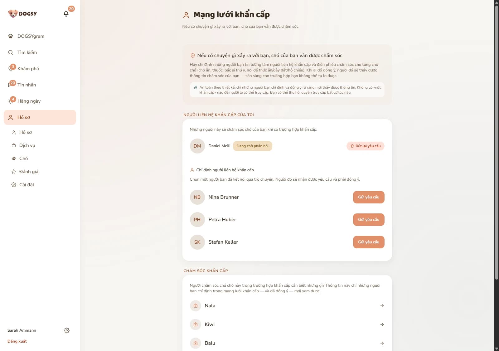 Ảnh chụp màn hình từ DOGSY: trang «Notfallnetz» (mạng lưới khẩn cấp) với dòng «Wenn dir etwas passiert, ist dein Hund versorgt» (nếu bạn gặp chuyện gì, chó của bạn vẫn được chăm sóc) và ghi chú «Sicher: Nur Menschen, die du benennst und die ausdrücklich zusagen, sehen etwas.» (an toàn: chỉ những người bạn chỉ định và đã đồng ý rõ ràng mới nhìn thấy điều gì đó). Trong khối «Meine Notfallkontakte» (liên hệ khẩn cấp của tôi) có Daniel Meili kèm ghi chú «Anfrage offen» (yêu cầu đang chờ) và nút «Anfrage zurückziehen» (rút lại yêu cầu). Bên dưới là «Notfallkontakt benennen» (chỉ định liên hệ khẩn cấp) với Nina Brunner, Petra Huber và Stefan Keller, mỗi người kèm một nút «Anfragen» (gửi yêu cầu). Dưới cùng là «Notfall-Versorgung» (chăm sóc khẩn cấp) với những chú chó Nala, Kiwi và Balu. Ảnh chụp màn hình bằng tiếng Đức.